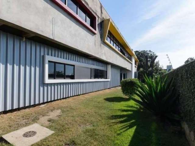 Vende prédio comercial com 630m², bairro Cristal Zona Sul de Porto Alegre, RS.&lt;BR&gt;&lt;BR&gt;Excelente prédio em terreno com total de 1298m², com linda vista para o Guaiba, possui um design moder