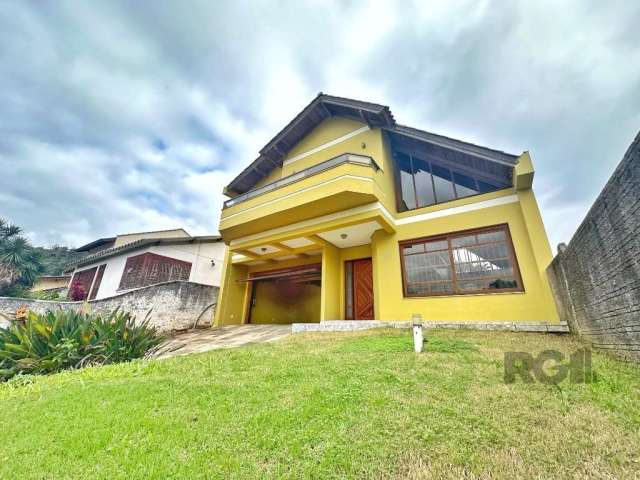 Linda casa no Bairro Nonoai para venda, possui 3 dormitórios sendo 1 suíte master com banheira e closet, sacada com vista aberta, amplo living 2 ambiente com pé direito alto e cozinha integrada, terre