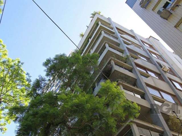 Amplo Apartamento a venda no bairro bom fim, com 167,30 m² de área privativa, composto de 3 dormitórios, suíte, sacada, decorado por arquiteto, muito ensolarado, living 3 ambientes com lareira, gabine