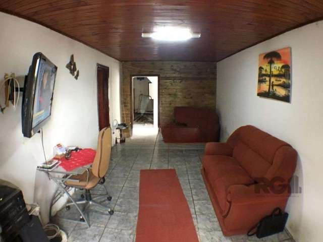 Residência com 2 dormitórios, 2 banheiros e 2 vagas de estacionamento no bairro Vila Nova, Zona Sul de Porto Alegre. &lt;BR&gt;A casa possui um living espaçoso para 2 ambientes, cozinha com churrasque