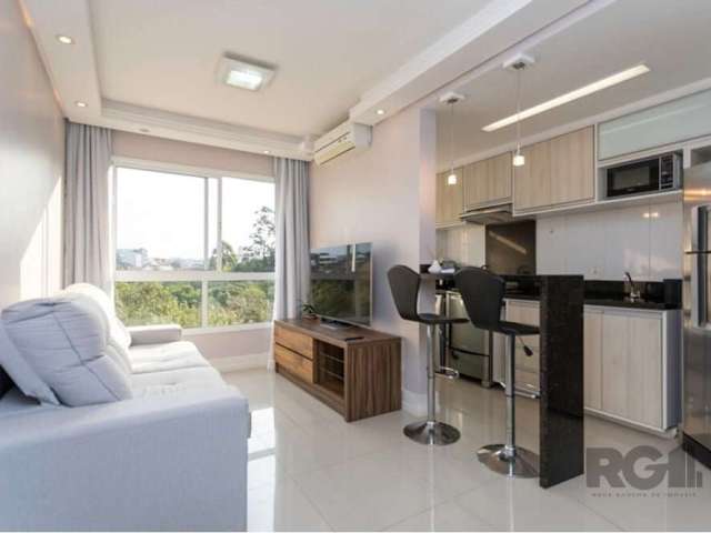 Lindo apartamento à venda no Condomínio Villagio Planalto Triunfo no bairro Jardim Itu Sabará. Apartamento mobiliado de 50m² privativos, com 2 dormitórios, sala para 2 ambientes, 1 banheiro, cozinha a