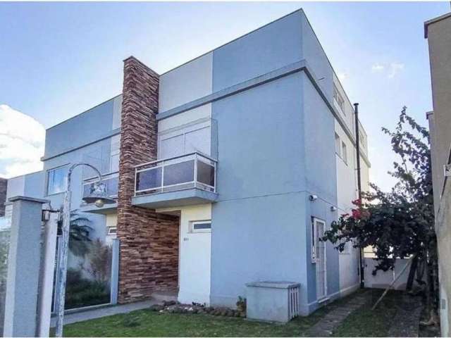 Sobrado contemporâneo à venda na Lomba do Pinheiro, Porto Alegre! Este lindo sobrado desocupado e com preço imperdível é a escolha perfeita para quem procura conforto e qualidade de vida. Com 120 m² d