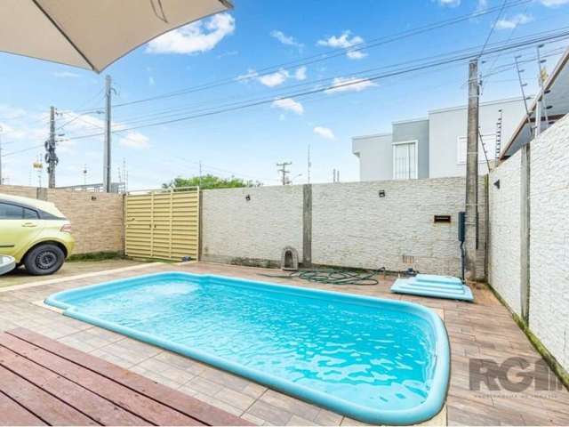 Casa térrea com piscina para você e sua família viverem em ótima localização no bairro Igara em Canoas! São 125 m² de área construída mista em terreno de 10m x 20 metros, totalizando 200m² de área tot