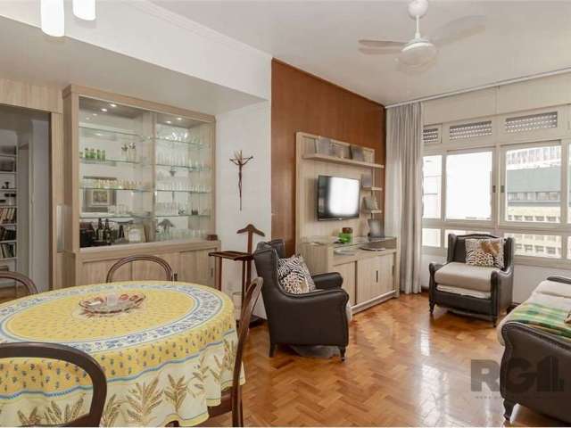 Apartamento à venda na Rua Sarmento Leite, no coração do Centro Histórico de Porto Alegre, em frente à Universidade Federal do Rio Grande do Sul (UFRGS). Com 95m² de área construída, este imóvel ofere