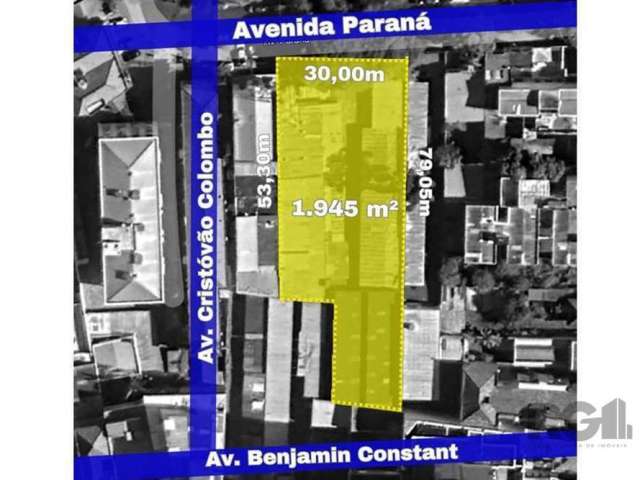 Terreno limpo, plano em excelente localização. Medindo 30,00 x 64,84 (média), com índice construtivo 1,9 - 3,0, é possível construir 8.200m² (conforme EVU). Por possuir grande demanda por imóveis comp