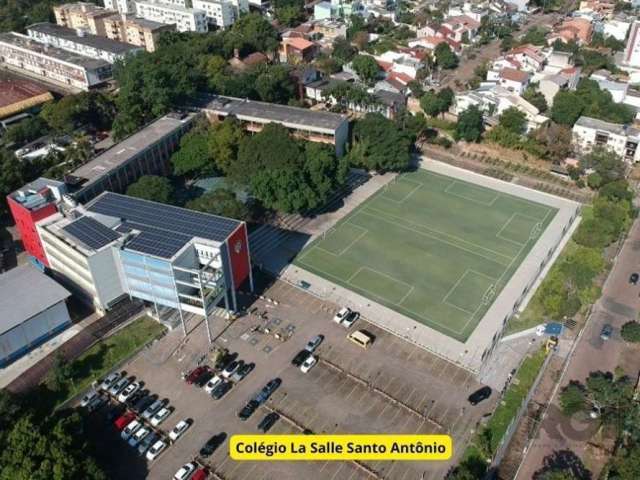 Terreno em excelente localização no bairro Santo Antônio. Em frente ao colégio La Salle Santo Antônio, a 100 metros da Av. Bento Gonçalves, próximo a grandes mercados, demais escolas, PUCRS, UFRGS (Ca