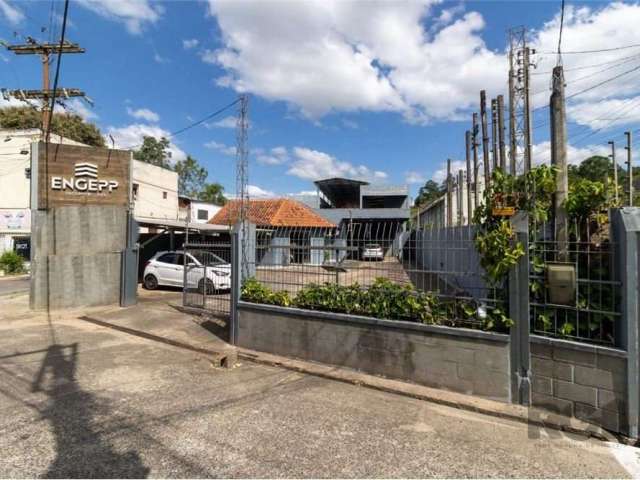 Descrição do imóvel: - Terreno Comercial com Depósito na Agronomia com 960 m² - Pé direito alto - Área separada para escritório e apoio. - Próximo à UFRGS - Campus do Vale Terreno Comercial amplo na A