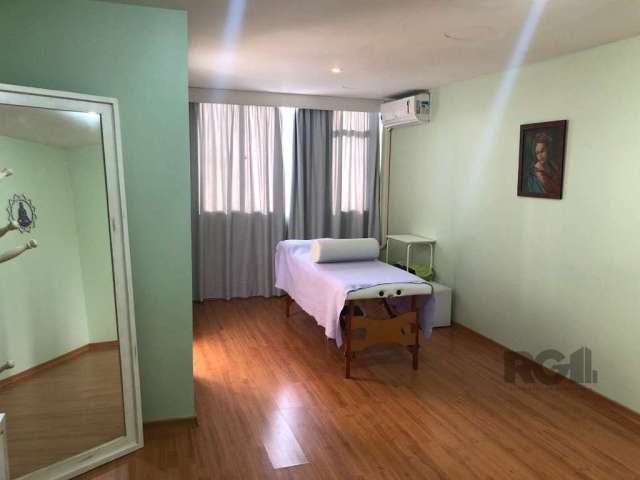 Sala Comercial à Venda no Bairro Tristeza, Porto Alegre&lt;BR&gt;&lt;BR&gt;Localizada em uma área de grande movimento de veículos e pedestres, com fácil acesso ao transporte público, esta sala comerci