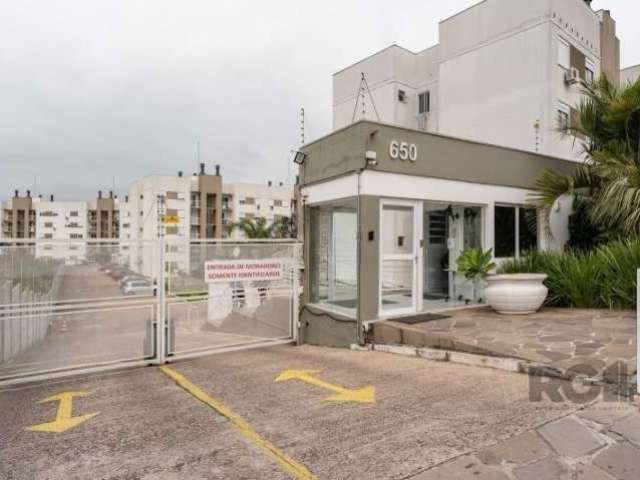 Apartamento com 56m², totalmente reformado, de 02 dormitórios, cozinha planejada, sacada com churrasqueira e parrilla, living estendido, Split, ventiladores de teto, gesso rebaixado com luzes de led, 