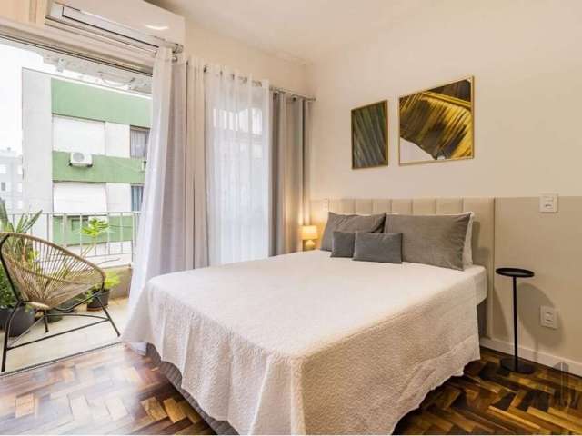 Conheça este aconchegante apartamento JK à venda no coração do Centro Histórico de Porto Alegre com área privativa de 35,36 m². O apartamento fica totalmente mobiliado, como nas fotos, proprio para Ai