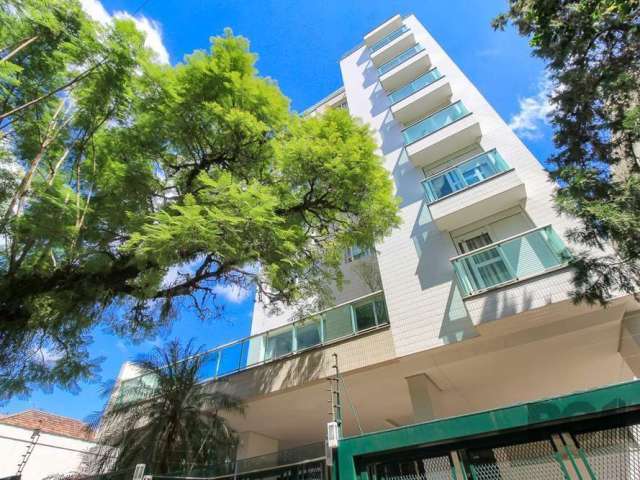 APARTAMENTO GARDEN. No coração do bairro Higienópolis, na Rua Marcelo Gama, em meio aos prédios encontramos um oásis com muito sol, céu azul e um silêncio que só é quebrado pelo canto dos pássaros abu