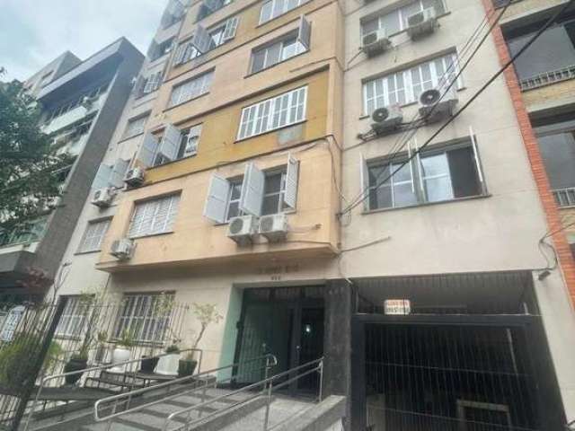 Descubra este incrível apartamento localizado na Rua Coronel Fernando Machado, no encantador Centro Histórico de Porto Alegre. Com 62.42 m² de área privativa, o imóvel oferece um espaço perfeito para 