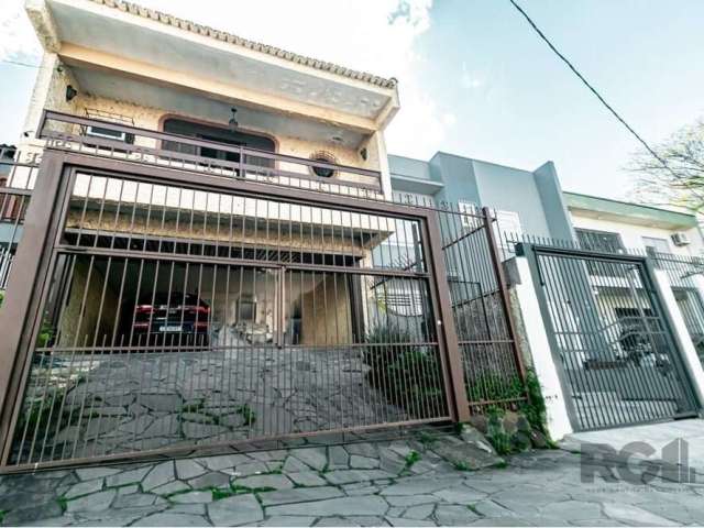 Localização privilegiada, em frente ao colégio e faculdade Dom Bosco, poucas quadras do colégio São João e Pastor Dohms, próximo a mercados! Linda casa na Rua Eduardo Chartier, 275. Casa semi mobiliad