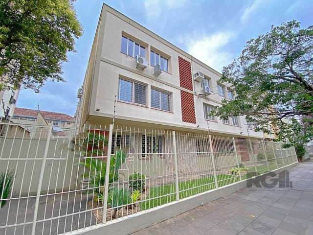 APARTAMENTO GARDEN 3D | MENINO DEUS&lt;BR&gt;&lt;BR&gt;Vende espaçoso apartamento térreo, 3 dormitórios, banheiro social, living, cozinha, área de serviço, dependência de empregada, banheiro auxiliar,