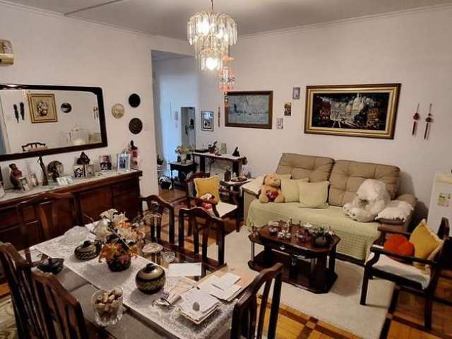 Apartamento à venda no Edifício Aide - Localização privilegiada em Porto Alegre!&lt;BR&gt;&lt;BR&gt;O apartamento conta com:&lt;BR&gt;&lt;BR&gt;Sala ampla, ideal para receber amigos e familiares;&lt;B