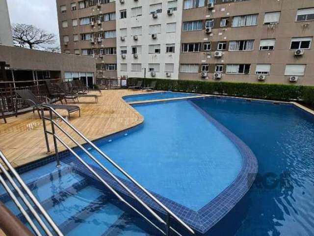 Excelente apartamento 2 dormitórios, 1 sendo uma suite, living 2 ambientes, cozinha, churrasqueira e banheiro social. Vaga de garagem escriturada e vaga para visitantes. Condomínio com toda a infra es