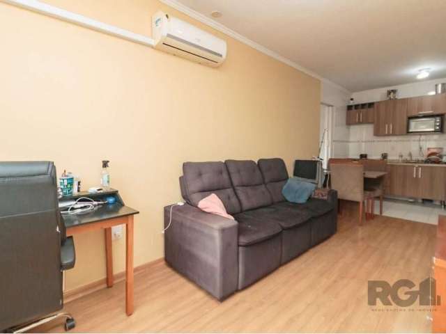 Apartamento com excelente localização, próximo à Av. Salvador França/PUCRS, Parques, Supermercado BOURBON, Hospitais, no coração da Cidade de Porto Alegre. São 50m² de área privativa onde estão distri