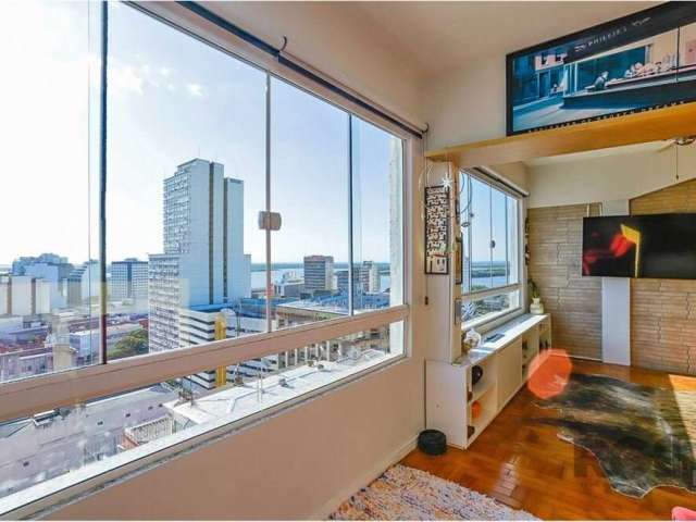 Apartamento Reformado à Venda no Centro de Rio Grande do Sul Descubra o charme de um apartamento reformado situado em um edifício antigo, no coração do Centro de Rio Grande do Sul. Com 56m² de área to