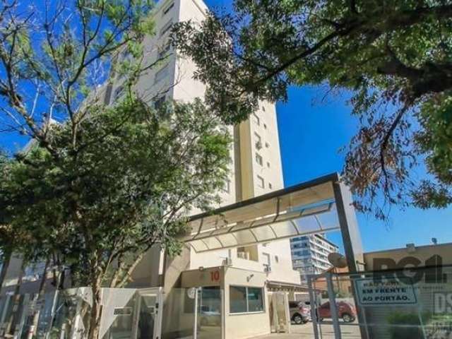 Ótimo apartamento no Condomínio Singolo, no bairro Tristeza, desocupado, semi mobiliado, andar alto, com 69m² privativos, de 2 dormitórios, infra e vaga. Possui sala ampla, 2 dormitórios sendo 1 suíte