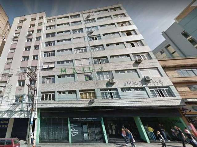 Belo apartamento JK, no Centro.&lt;BR&gt;Ótima localização, em frente a UFRGS, 2 minutos da Santa Casa, em bom estado,&lt;BR&gt;opção para estudantes, investidores com a possibilidades de locação rápi