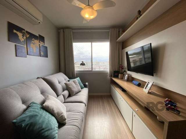 Lindo apartamento semi mobiliado com móveis sob medida, pronto para morar! Com 51 m², este aconchegante lar oferece 2 dormitórios bem distribuídos e um banheiro moderno. A vaga de garagem escriturada 