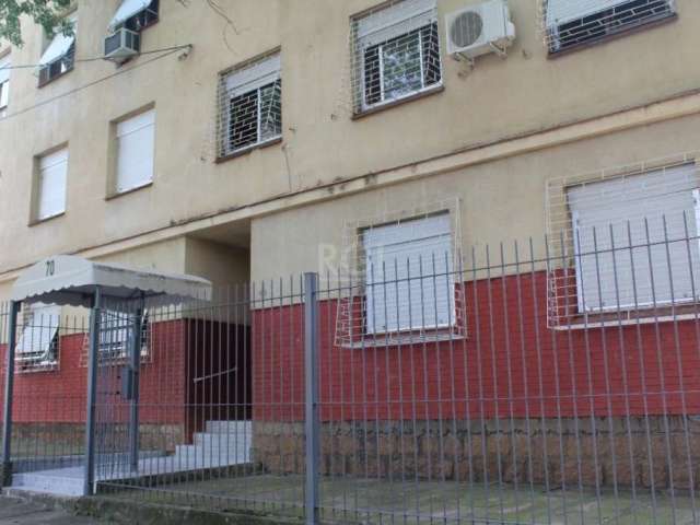 Amplo apartamento de dois dormitórios  , lliving dois ambientes , cozinha , area de serviço separada , banheiro e garagem coberta . Agernde agora mesmo com o corretor licenciado