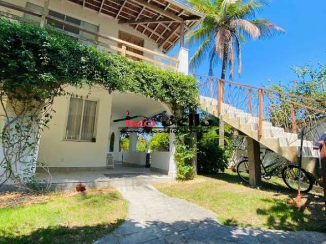 Imperdível! Casa à venda no Rio de Janeiro-RJ, Curicica. 4 quartos, 3 suítes, 1 sala, 5 banheiros, 4 vagas, 318 m².