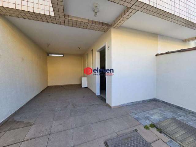 Casa triplex, 2 suites, 02 vagas de garagem, em Santos-SP