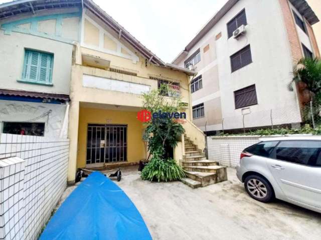 2 Casas independentes andar baixo e andar alto! em excelente localização quadra da praia José Menino em Santos