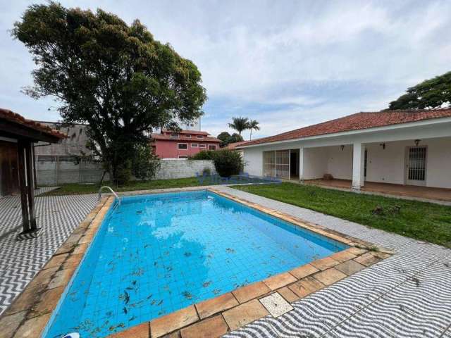 Casa com lote inteiro disponível para venda!