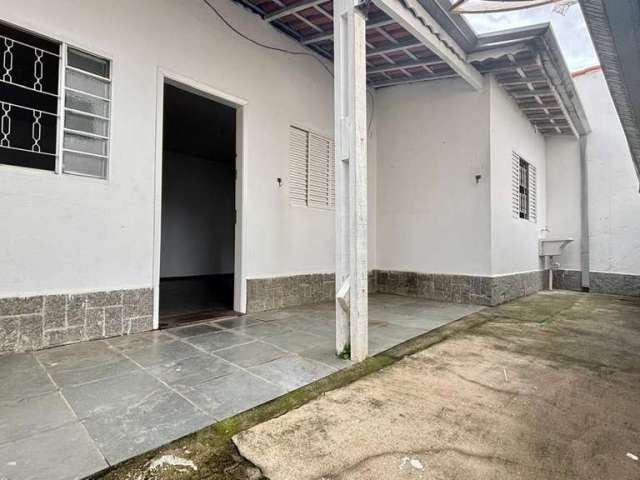 Casa com 2 dormitórios e edícula a venda no Jd Industrias!!