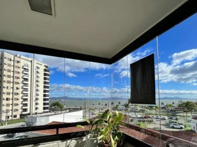 Amplo apartamento junto a Beira Mar Norte