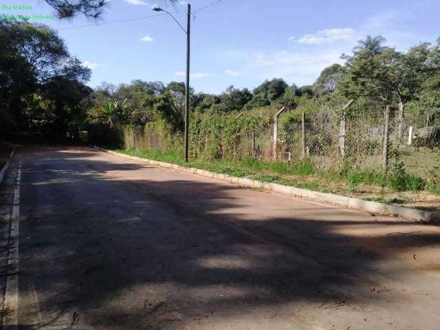 Chácara em São Joaquim de Bicas, 900m2, perto do Centro, asfalto, água e luz