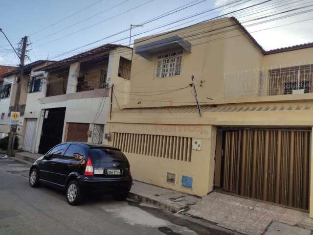 Casa com 3 quartos à venda no Montese, Fortaleza  por R$ 410.000