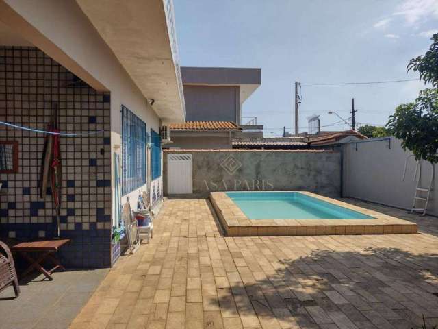 Casa com piscina e 3 quartos à venda, 190 m² por R$ 905.000 - Maracanã - Praia Grande/SP