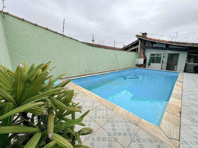 Casa com 3 quartos com piscina ao lado da praia em Praia Grande!