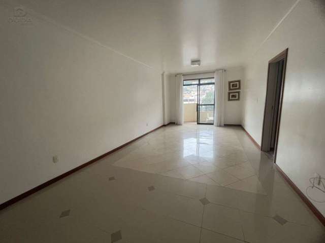 Apartamento de 2 dormitórios, Centro.