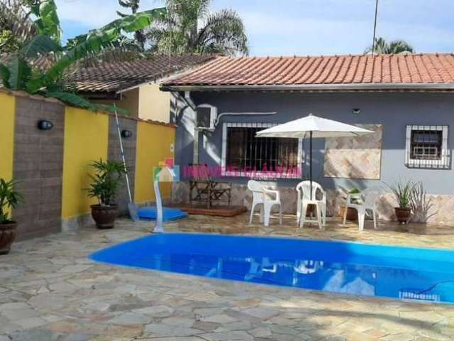 Casa com 5 dormitórios e piscina a 150 metros da Praia do Porto Novo em Caraguatatuba à venda