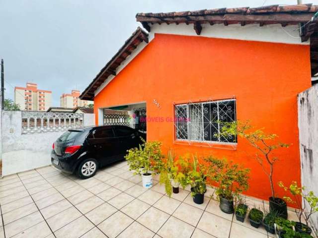 3 casas em um terreno de 561m2 a 1 quadra da praia do Camaroeiro em Caraguatatuba/SP à venda