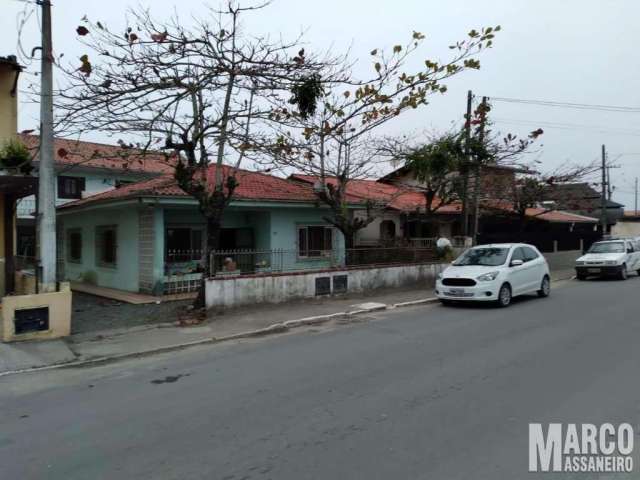 Casa para Venda em Balneário Barra do Sul, Centro, 3 dormitórios, 2 suítes, 2 banheiros, 1 vaga