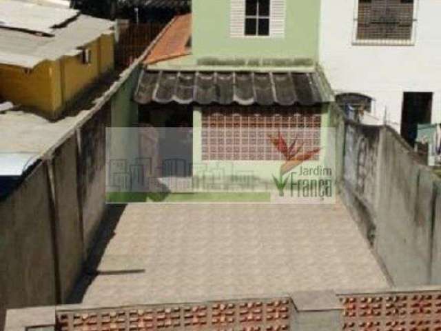 Sobrado semi mobiliado  com 3 dorm, 1 suíte com closet, quintal - Água Fria