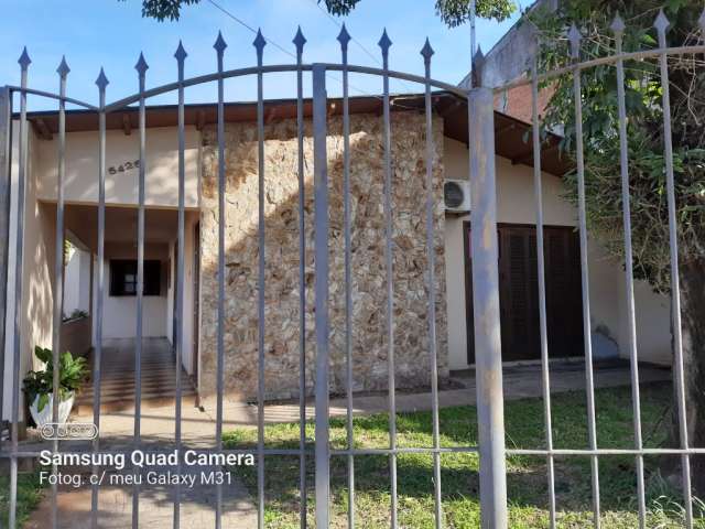 Casa de esquina em ótima localização - Esteio