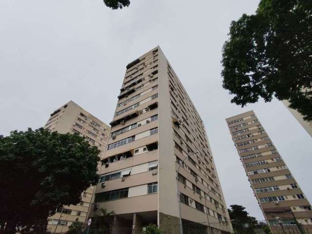 Apartamento Sala Três Dormitórios em Praça da Bandeira em Rio de Janeiro