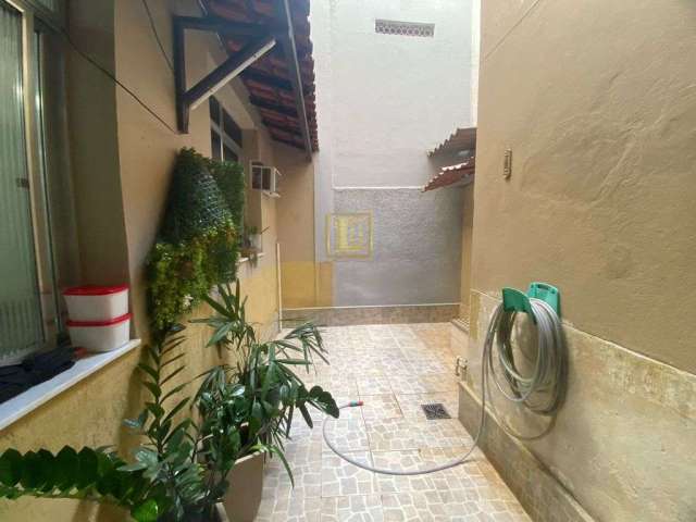 Apartamento Tipo Casa Com Três Quartos e Área externa no Centro Rio de Janeiro