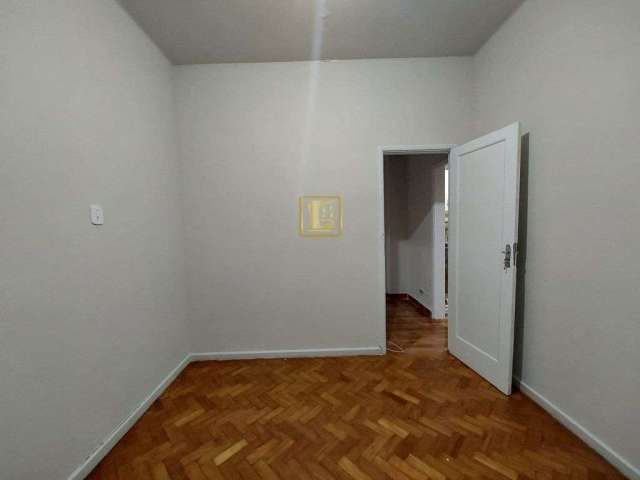 Apartamento dois quartos no centro