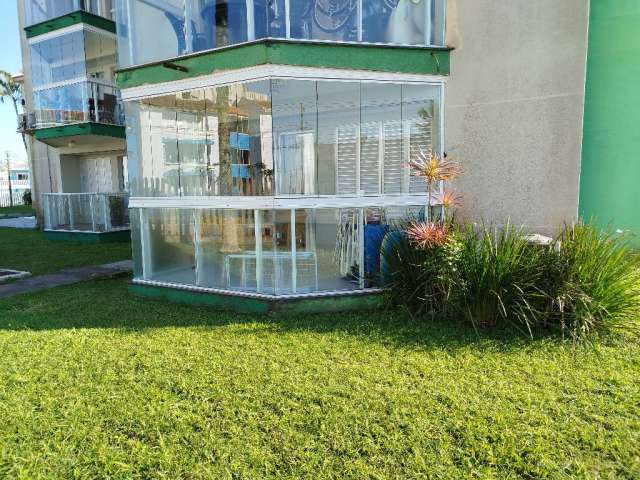 Apartamento na praia de Guaratuba, com piscina