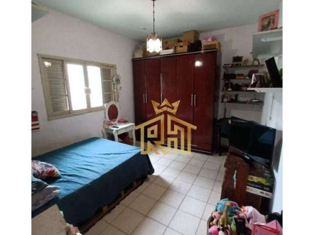 Casa de 3 quartos (com edícula)  no bairro de Guilhermina em Praia Grande - SP