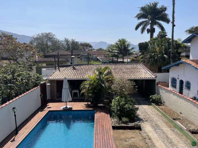 Casa com 3 quartos à venda no Parque Vivamar, Ubatuba  por R$ 1.750.000