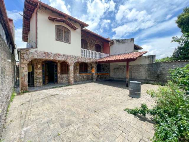 Casa com 5 quartos à venda na Santa Amélia, Belo Horizonte  por R$ 750.000