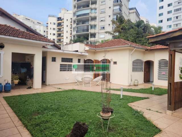 Casa Térrea c/ 3 Vagas, Quintal c/ espaço Gourmet e Edícula no City Lapa.